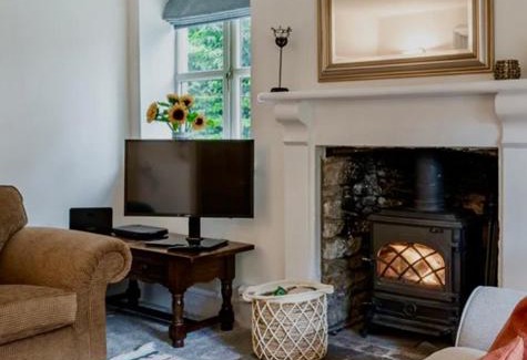 Quenington House | Pretty Cotswold Cottage with garden near Bibury