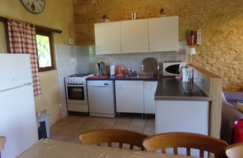 Nadaillac-de-Rouge House | Pretty Dordogne valley house, heated swimming pool sleeps 8 (7 adults max)
