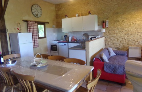 Nadaillac-de-Rouge House | Pretty Dordogne valley house, heated swimming pool sleeps 8 (7 adults max)