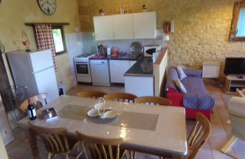 Nadaillac-de-Rouge House | Pretty Dordogne valley house, heated swimming pool sleeps 8 (7 adults max)