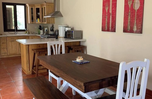 Ciudad Vieja House | Pretty house with a most beautiful view of mountains and volcanoes!