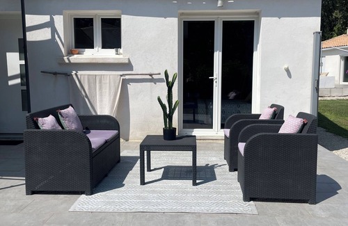 La Calmette House | Pretty little independent house