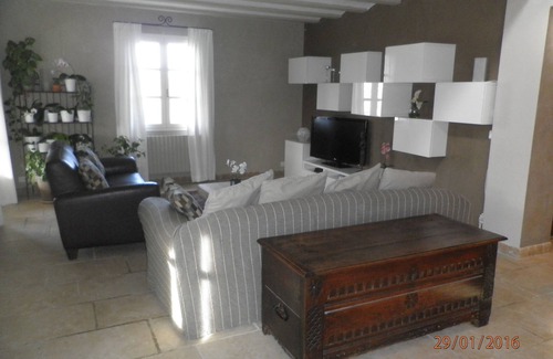 Moules Other | Pretty Provencal farmhouse near Arles