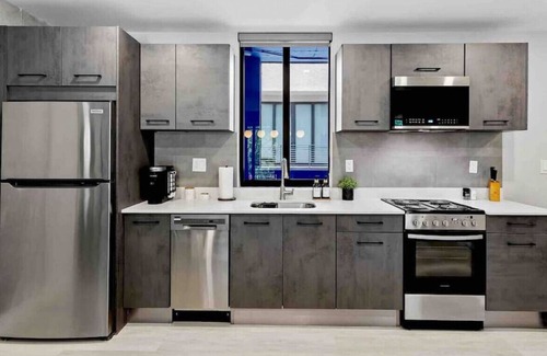 Flagler Village Apartment | Pretty Rola #201 Luxury 1/1 with King Bed at Downtown Ft. Lauderdale Area!