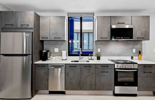 Flagler Village Apartment | Pretty Rola #204 Upscale Spacious 1/1 Apt. w King Bed at Downtown Ft. Lauderdale