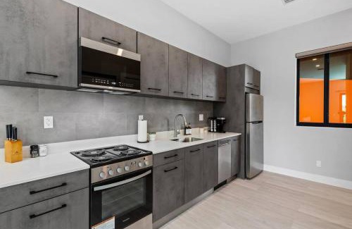 Flagler Village Apartment | Pretty Rola 305 Superior Apartment w King Bed with Designer Furniture