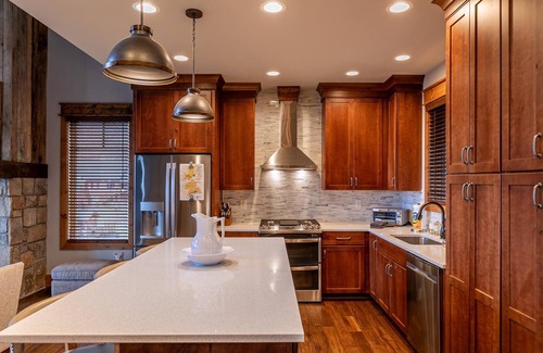 Banner Elk House | Price Peak - Eagles Nest Village, great views, hot tub, and pet friendly