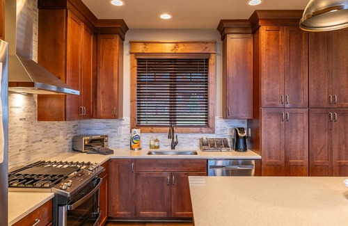 Banner Elk House | Price Peak - Eagles Nest Village, great views, hot tub, and pet friendly