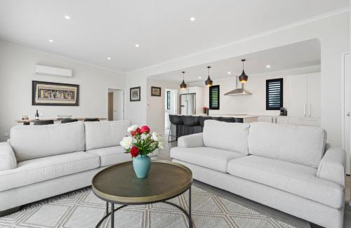 Martinborough House | Pride of Pinot - Martinborough Holiday Home