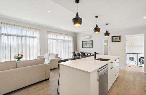 Martinborough House | Pride of Pinot - Martinborough Holiday Home