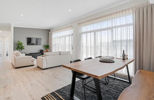 Martinborough House | Pride of Pinot - Martinborough Holiday Home