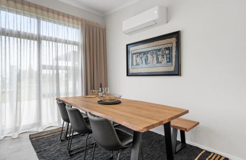 Martinborough House | Pride of Pinot - Martinborough Holiday Home