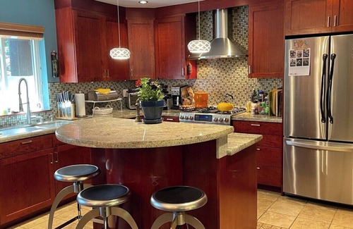 Guerneville House | Primary Bedroom: luxury home-pool, hot tub & more!