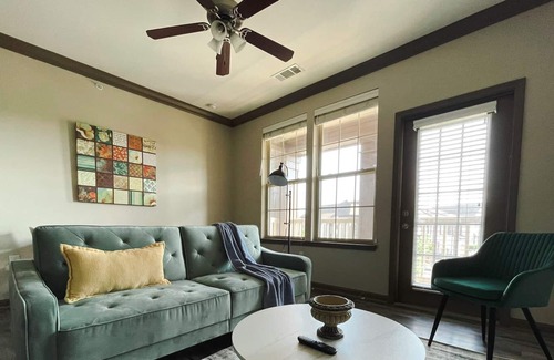 Ferndale Apartment | Prime 1BD/1BA w/Balcony + Gym - Little Rock