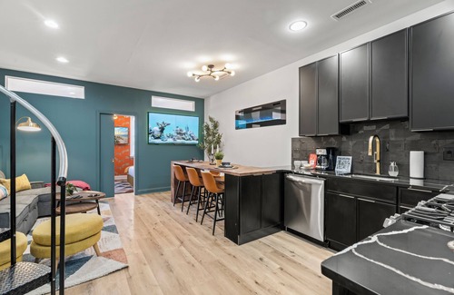 Old City Apartment | Prime City Condo Parking + Skyline Views