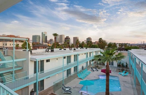 Roosevelt Condo | Prime DTPH Location w Pool and Parking