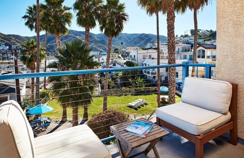 Avalon Hotel | Prime Location: 2 Charming Rooms Near Descanso Beach – 9 Min Walk to Shore