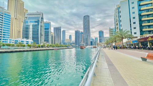 Dubai Marina Apartment | Prime Location Huge One Bedroom Dubai Marina