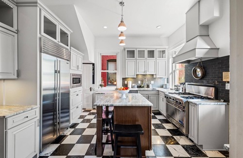 Old Louisville House | Prime Location*Lux Victorian*UL/Downtown*BourbonTrail*Hot Tub*Fire Pit*Speakeasy