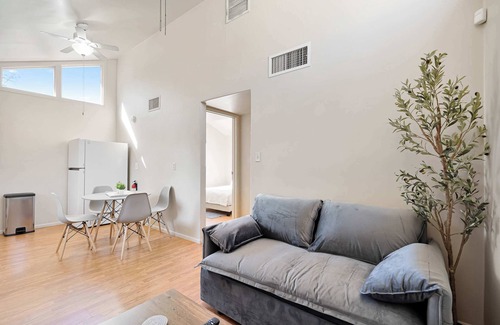 Sam Hughes House | Prime Location | Quick Access to Downtown & UofA