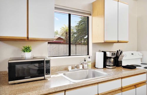 Sam Hughes House | Prime Location | Quick Access to Downtown & UofA