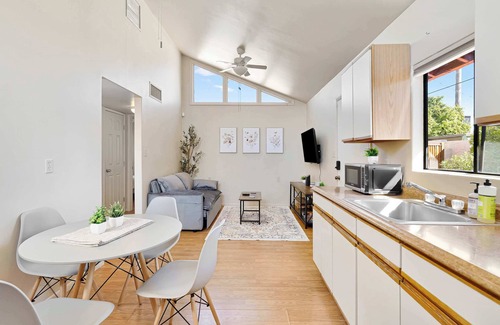 Sam Hughes House | Prime Location | Quick Access to Downtown & UofA