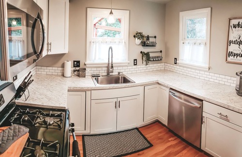 Morris Hill House | Prime Location: Spacious 3 BR 2 BA + 10 mins DT & BSU