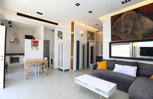 Tel Aviv Apartment | Prime location & Spacious 1 BR home in Tel Aviv Beach area