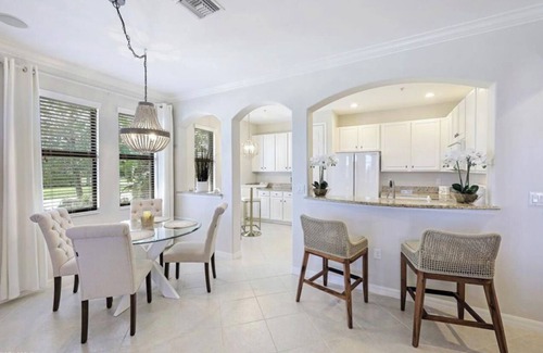 Naples House | Pristine 2 bedroom townhouse in Artesia!