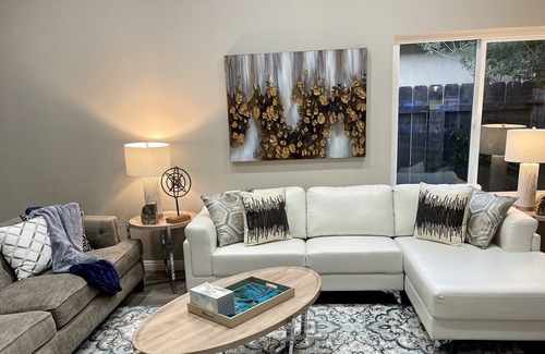 Mira Mesa House | Pristine 5 BR 3 Bath SD house, sleeps 16, < 20 Mts to beach!
