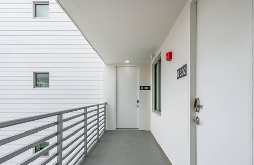 North Trail Condo | Pristine Clean New Condo, 1 Mile from Downtown Sarasota
