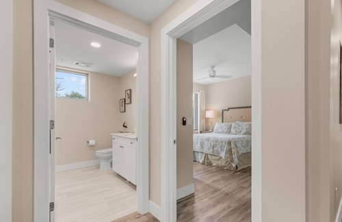 North Trail Condo | Pristine Clean New Condo, 1 Mile from Downtown Sarasota