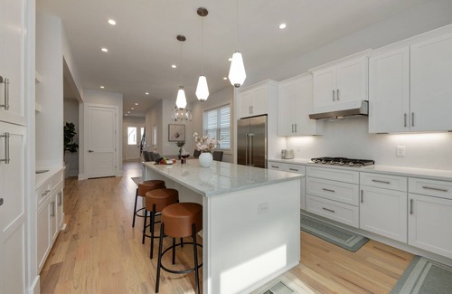 Hurwood Heights House | Pristine Heights-Private Yard & Rooftop -31+ Day stays