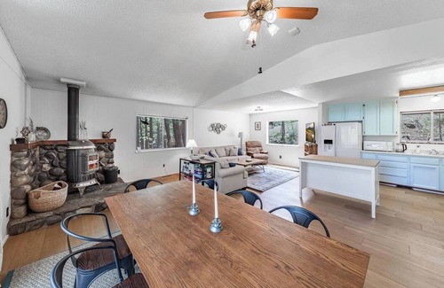 Markleeville Cabin | Pristine Peaceful 2/2 Cabin with Hot Tub HSI L2EV