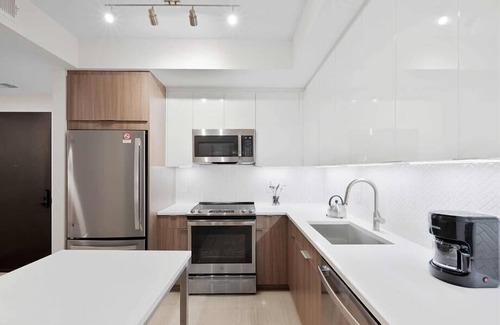 NoMa Hotel | Pristine & Quiet 2BR, Close for Metro Red Line & Union Market