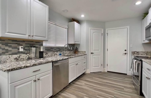 Chandler House | Pristine! Single-Story Home with Pool in Chandler