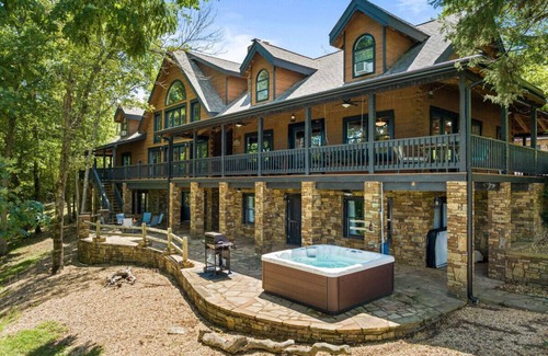 Saddlebrooke House | Private Retreat with Majestic Views - Just 15 Minutes from Branson