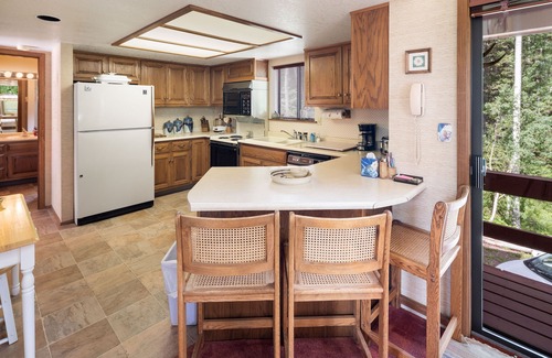 Columbine Lake House | Privacy, Wood Burning Stove, Great Deck!
