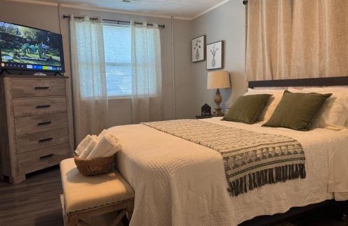 Knoxville Apartment | Private 1BR Retreat 10 Min to UT, Downtown, and Hospitals