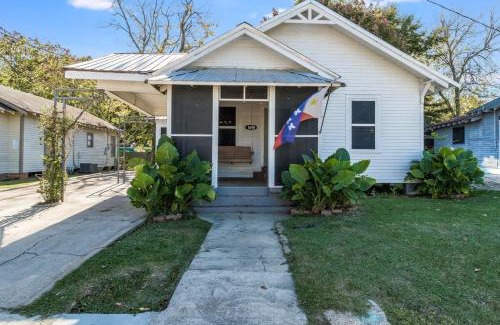 Freetown - Port Rico House | Private 1BR Suite Walk to Downtown Lafayette