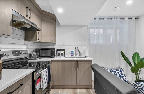 West Edmonton House | Private 2BR Basement Pet-Friendly Near WEM Free Parking Near Ravines Trails