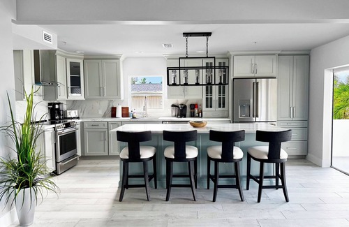 Bonita Springs Apartment | Private 3 bedrooms, 2 bathrooms Upper Level Suite 300 ft from Bonita Beach
