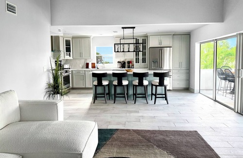 Bonita Springs Apartment | Private 3 bedrooms, 2 bathrooms Upper Level Suite 300 ft from Bonita Beach