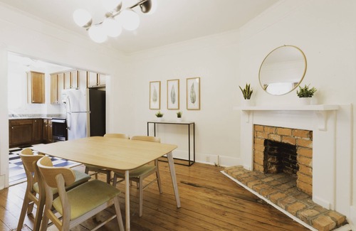 Metropolitan House | Private 3-unit Triplex w/9BDRS ★ Starland District ★ Great for Family Reunions