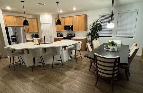 Lincoln House | Private 4BR Retreat with Hot Tub, bbq, outdoor tv near Thunder Valley