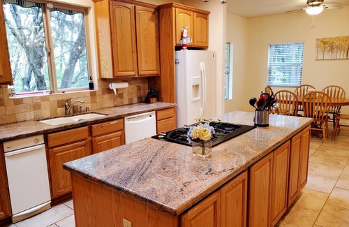 Glencoe House | Private 6 Bedroom 5,000 Sq. Ft. Executive Home, Sleeps 20, Pets OK