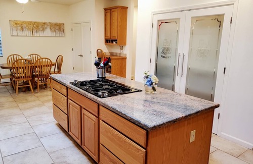 Glencoe House | Private 6 Bedroom 5,000 Sq. Ft. Executive Home, Sleeps 20, Pets OK