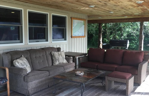 Hunter House | Private 6 bedroom Retreat minutes from Hunter & Windham Mountains, sleeps 14