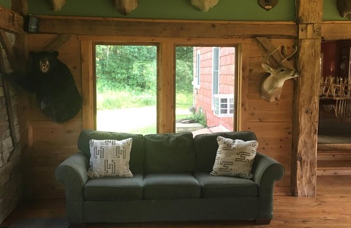 Hunter House | Private 6 bedroom Retreat minutes from Hunter & Windham Mountains, sleeps 14