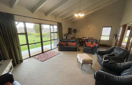 Parkvale House | Private and Tranquil, Village Outskirts